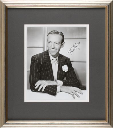 Lot #926 Entertainers Group Lot - Image 10