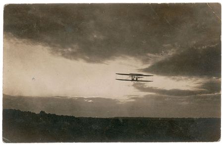 Lot #425 Wilbur Wright: Exceptional photo of the Wright Model A, signed during his tests at “Lemans, 12 Nov. 1908” - Image 2