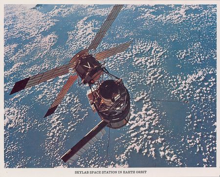 Lot #6116 Guenter Wendt’s Skylab 3 Crew-Presented Patch - Image 2