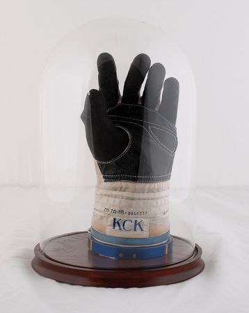 Lot #6023 Sergei Krikalev’s Russian Sokol Spacesuit Glove - Image 2