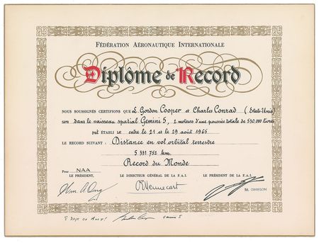 Lot #6161 Gemini 5: Gordon Cooper Signed FAI World Record Diploma - Image 1
