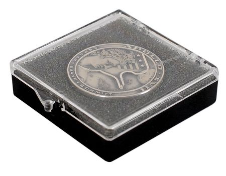 Lot #6571 Alan Bean’s Apollo 17 Unflown Robbins Medal - Image 3