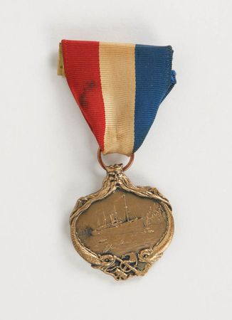 Lot #297 Carpathia: Sought-after bronze medal for an RMS Carpathia crewmember - Image 2