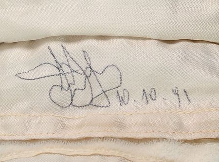 Lot #454 MIR EO-9 Glove: Anatoli Artsebarski: Glove used in the vacuum of space during “construction of special structures on the exterior of Space Station MIR” - Image 3