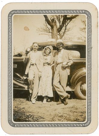 Lot #231 Bonnie and Clyde: Incredible original candids of Bonnie and Clyde - Image 1