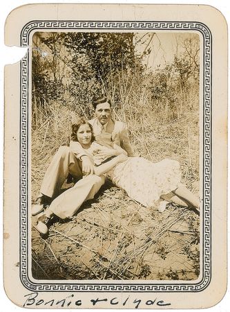 Lot #231 Bonnie and Clyde: Incredible original candids of Bonnie and Clyde - Image 3