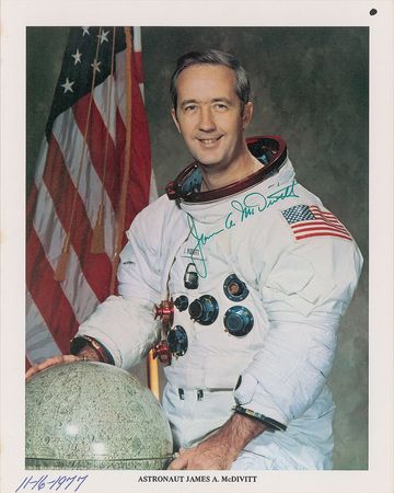 Lot #470 Apollo Astronauts Group Lot - Image 1