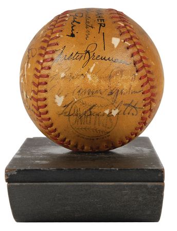 Lot #981 Babe Ruth: One-of-a-kind ‘Pride of the Yankees’ baseball, starring Ruth and Gary Cooper - Image 4