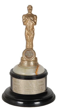 Lot #792 Beverly Hillbillies: 1963 ?Laugh Leader? award for The Beverly Hillbillies - Image 1