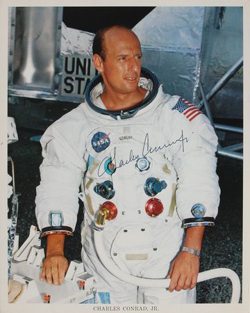 Lot #490 Moonwalkers Signed Photographs - Image 5