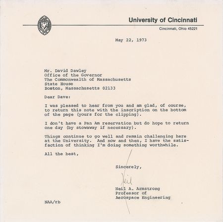 Lot #435 Neil Armstrong: Uncommon letter and envelope signed by the first moonwalker - Image 1
