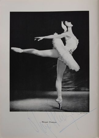 Lot #851 Rudolf Nureyev and Margot Fonteyn Program - Image 2