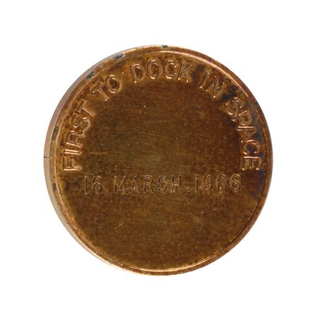 Lot #311 Dave Scott: Flown medallion from Gemini 8 - Image 2