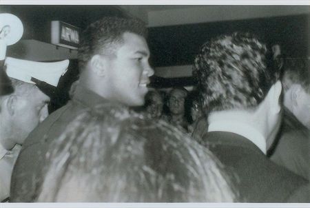 Lot #854 Muhammad Ali Signed Photograph - Image 3