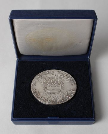 Lot #9117 Innsbruck 1976 Winter Olympics Silvered Bronze Participation Medal - Image 4