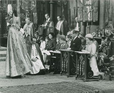 Lot #826 Queen Elizabeth II - Image 2