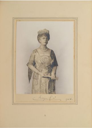 Lot #137 British Royalty: Massive leatherbound volume of royal portraits - Image 2