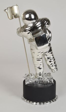 Lot #441 MTV Video Music Award: 'Kiss': Rare MTV MoonMan for Tom Jones's cover of 'Kiss' by Prince - Image 2