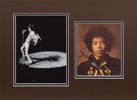 Lot #438 Jimi Hendrix: Vintage 1967 photo of Hendrix - Image 1