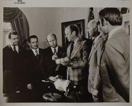 Lot #8428  Apollo-Soyuz and President Ford Signed Cover and Card - Image 3