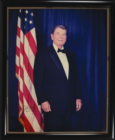 Lot #81 Ronald Reagan: Grand portrait inscribed to the photographer - Image 1