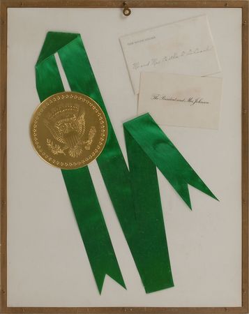 Lot #73 Lyndon B. Johnson Signed Photograph - Image 2