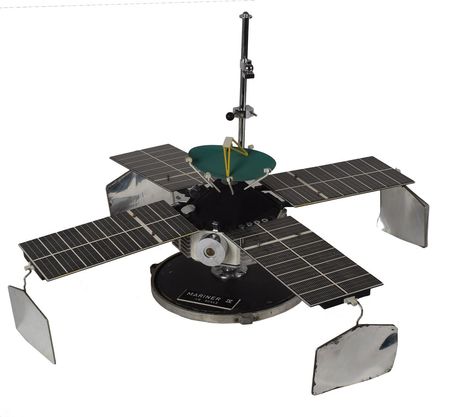 Lot #392 Mariner Probe: Exceptional early model of the Mariner 4 probe - Image 1