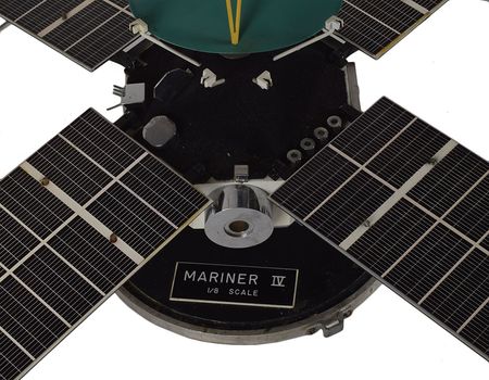 Lot #392 Mariner Probe: Exceptional early model of the Mariner 4 probe - Image 2