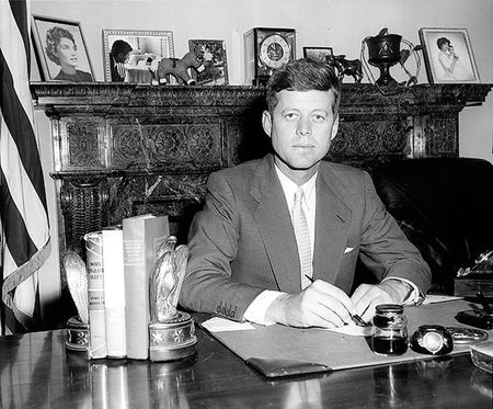 Lot #9057 John F. Kennedy?s Senatorial and Presidential Office Pair of Gold and Black Eagle Bookends - Image 7