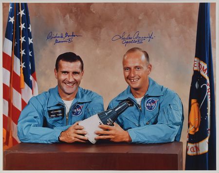 Lot #391 Gemini 11 Signed Photographs - Image 1