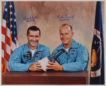 Lot #391 Gemini 11 Signed Photographs - Image 2