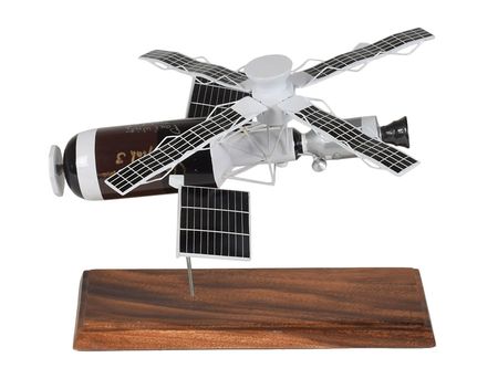 Lot #406 Skylab Model - Image 4