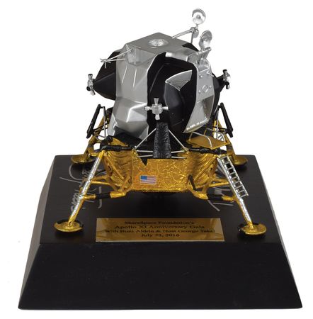 Lot #370 Apollo 11 Model - Image 1