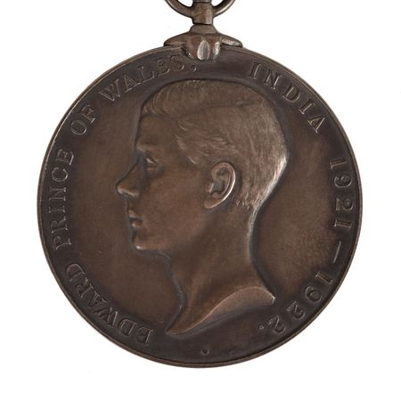 Lot #219 Edward, Prince of Wales: Rare silver medal from Prince Edward?s 1921-22 Royal Tour of India - Image 1