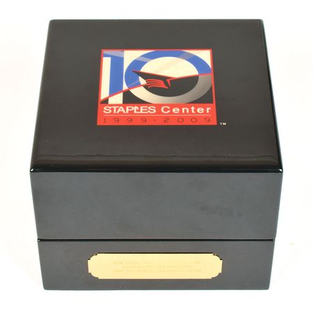 Lot #3242  Los Angeles Lakers 2009 Championship Ring With Rotating Display Box - Image 6