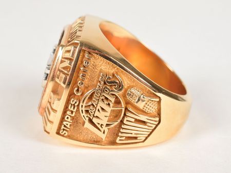 Lot #3241  Los Angeles Lakers 2000-2002 Commemorative Championship Ring - Image 2