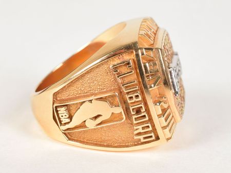 Lot #3241  Los Angeles Lakers 2000-2002 Commemorative Championship Ring - Image 3