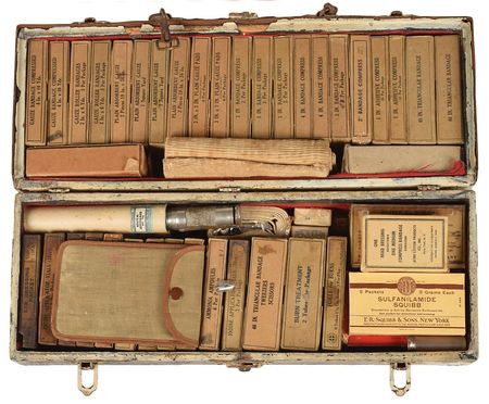 Lot #81 US Navy Medical Kit: Unusually complete US Navy first aid kit - Image 2