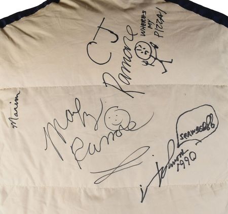 Lot #567 Ramones - Image 2