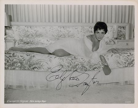 Lot #4378 Elizabeth Taylor Signed Photograph - Image 2