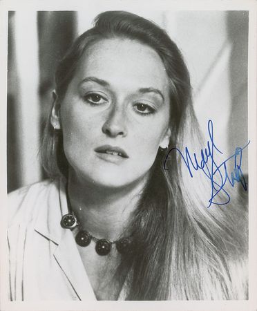 Lot #4527 Meryl Streep Signed Photograph - Image 2