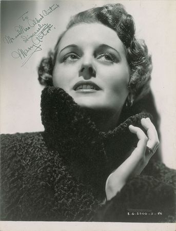 Lot #689 Academy Award Winning Actresses Signed Photographs - Image 1