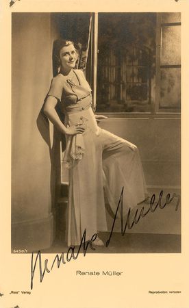Lot #692  Actresses - Image 1