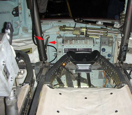 Lot #8362  Apollo 13 EVA Stabilizer Strut - Image 4