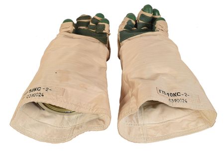 Lot #6077  Orlan EVA Cosmonaut Gloves - Image 3