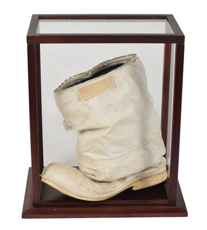 Lot #8358  Apollo A7L Training Boot Presented by Charles Conrad - Image 1
