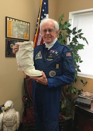 Lot #8358  Apollo A7L Training Boot Presented by Charles Conrad - Image 6