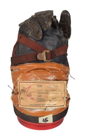 Lot #8275  Early Pre-Apollo AX1C Suit Glove - Image 2
