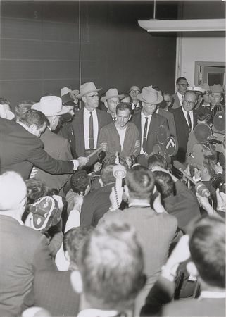 Lot #116 Lee Harvey Oswald Photographs Photographs - Image 3