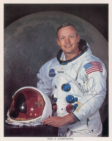 Lot #420 Apollo 11: Magnificent uninscribed set of Apollo 11 white space suit lithos - Image 1